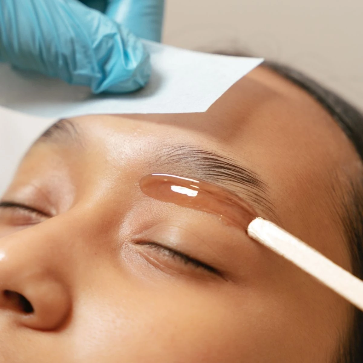 Eyebrow shape with measurements - wax